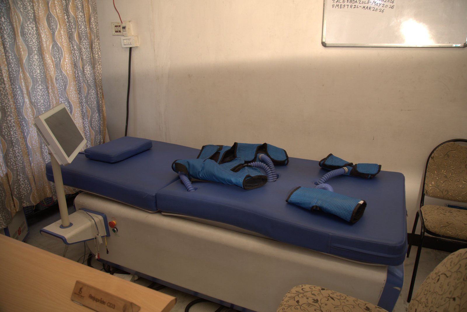 EECP therapy equipment at Dhanyaa Medical Centre